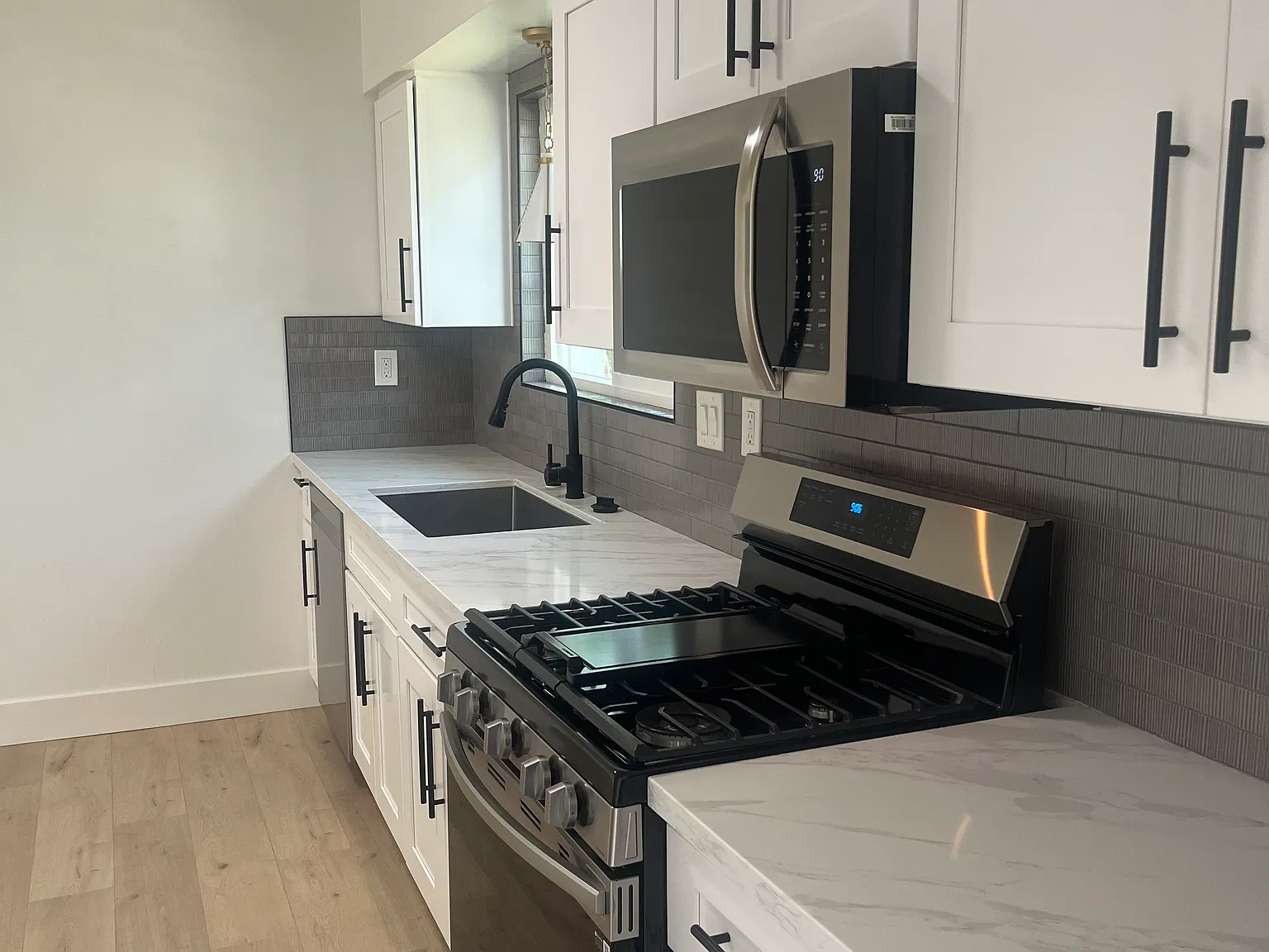 2 bed, 1.5 bath, 900 sqft, $3,500 — Photo 1