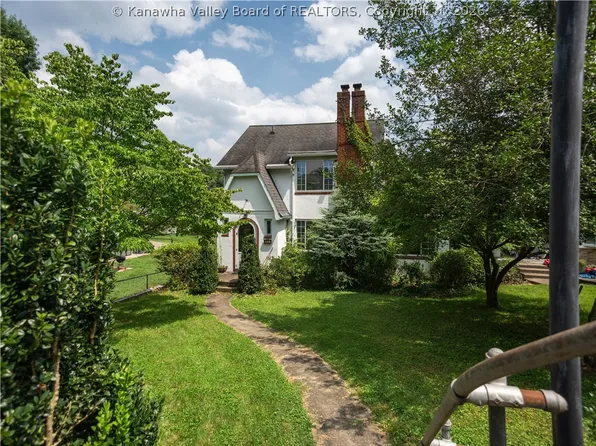 1110 Oakmont Rd, Charleston, WV 25314