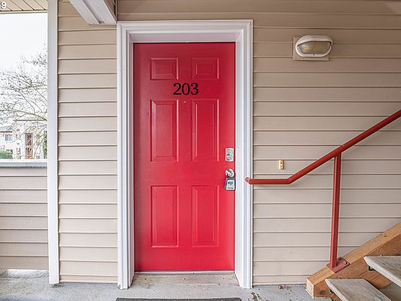 2nd image of 6044 SE Drake St APT 203