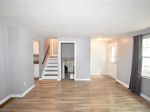 5th image of 143 Camrose Dr