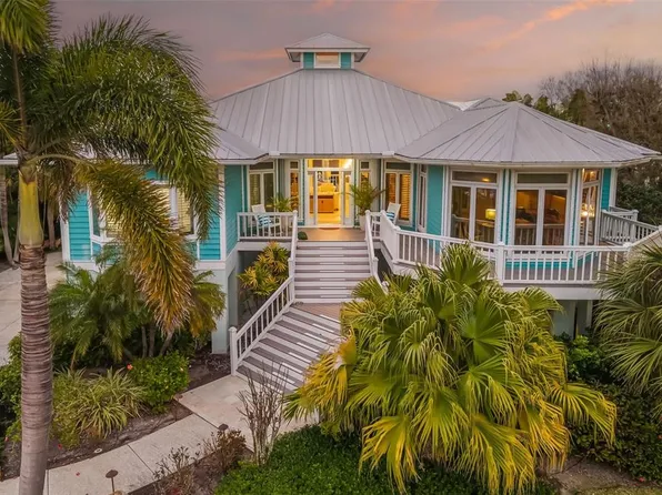 746 Eagle Point Dr, Venice, FL 34285