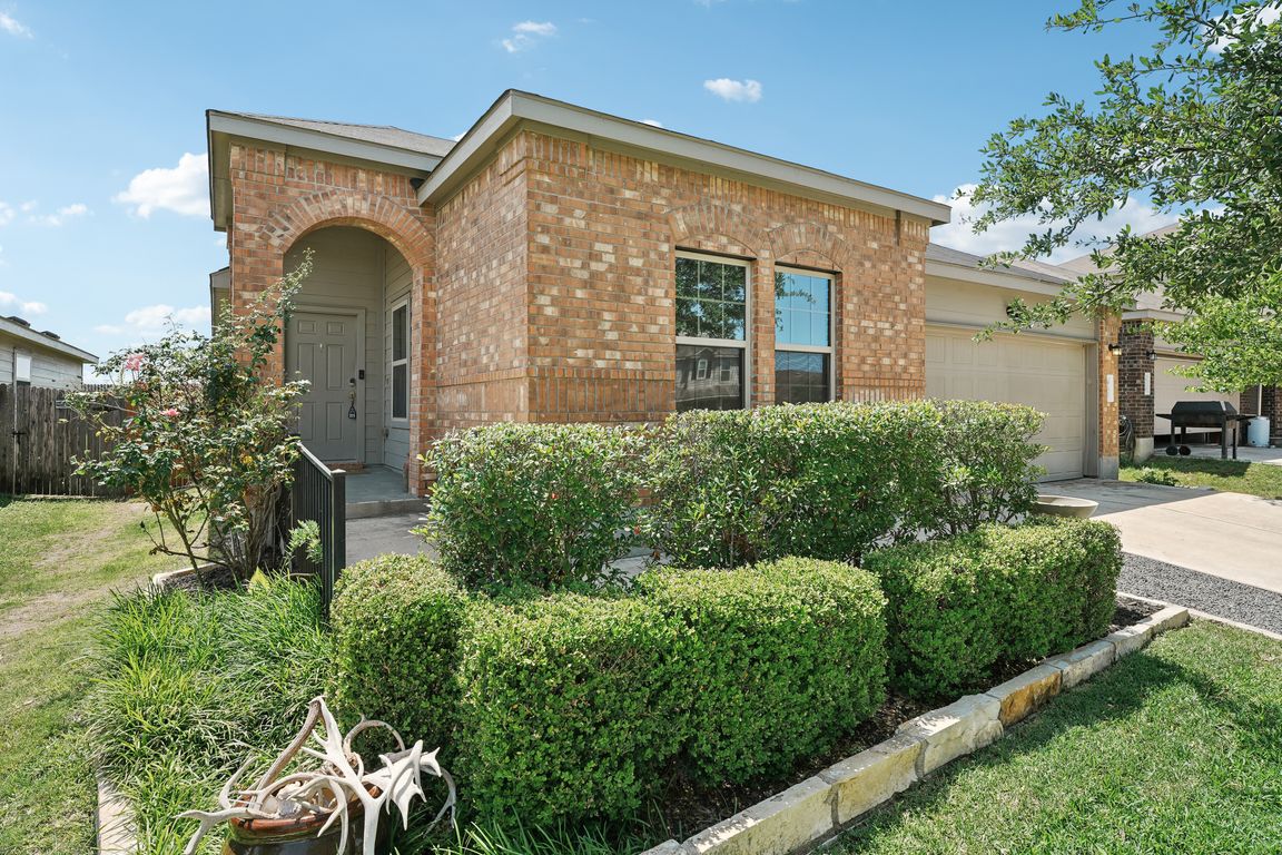 Druse Ln-2105-005.jpg