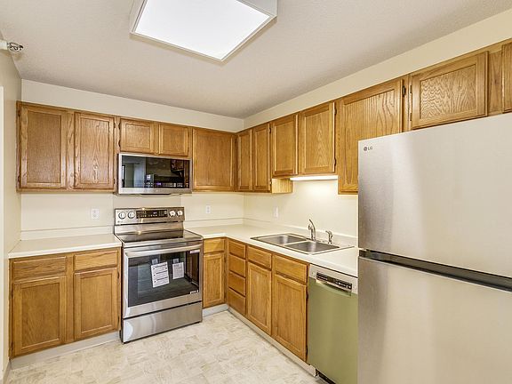 3rd image of 500 County Road B Rd W #309