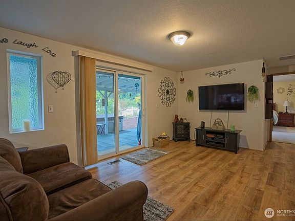 3rd image of 10 Danielle Court