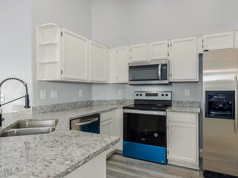 109 W Helena Dr — Photo 14