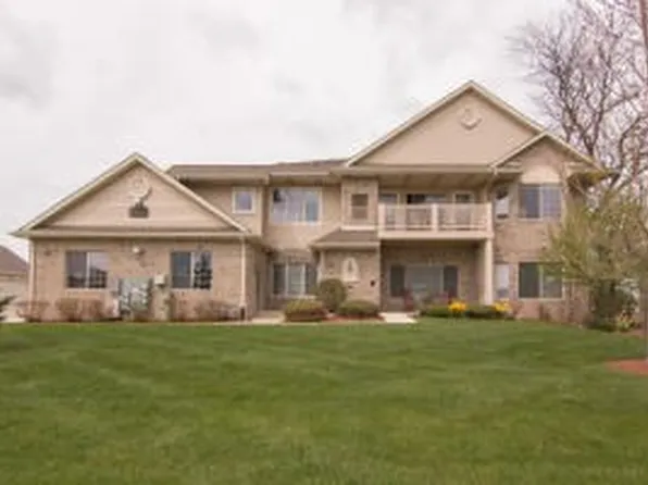 1550 Raintree Ln, Racine, WI 53406