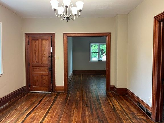4th image of 551 E 10th St