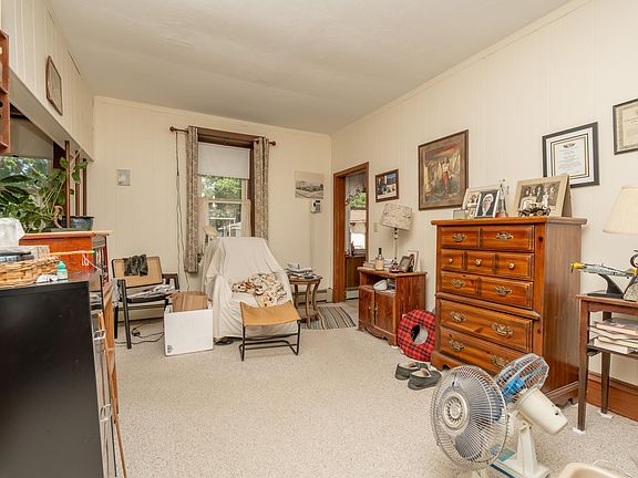 5th image of 239 3rd Ave W