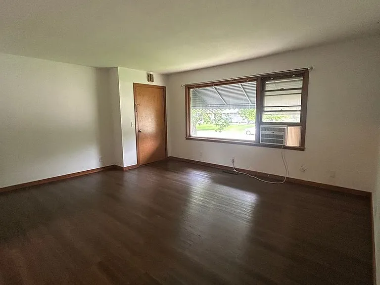 1729 S 4th St — Photo 3
