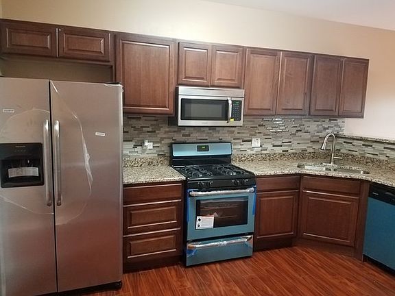 2nd image of 320 Abington Woods Dr #320