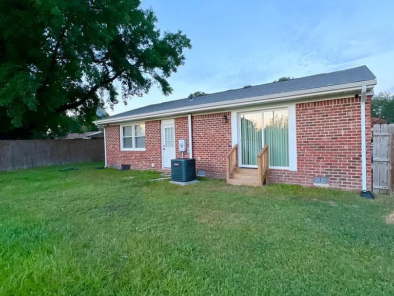 908 Serf Ct — Photo 35