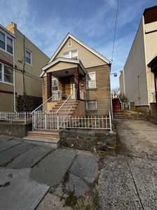 322 72nd St, North Bergen, NJ, 07047
