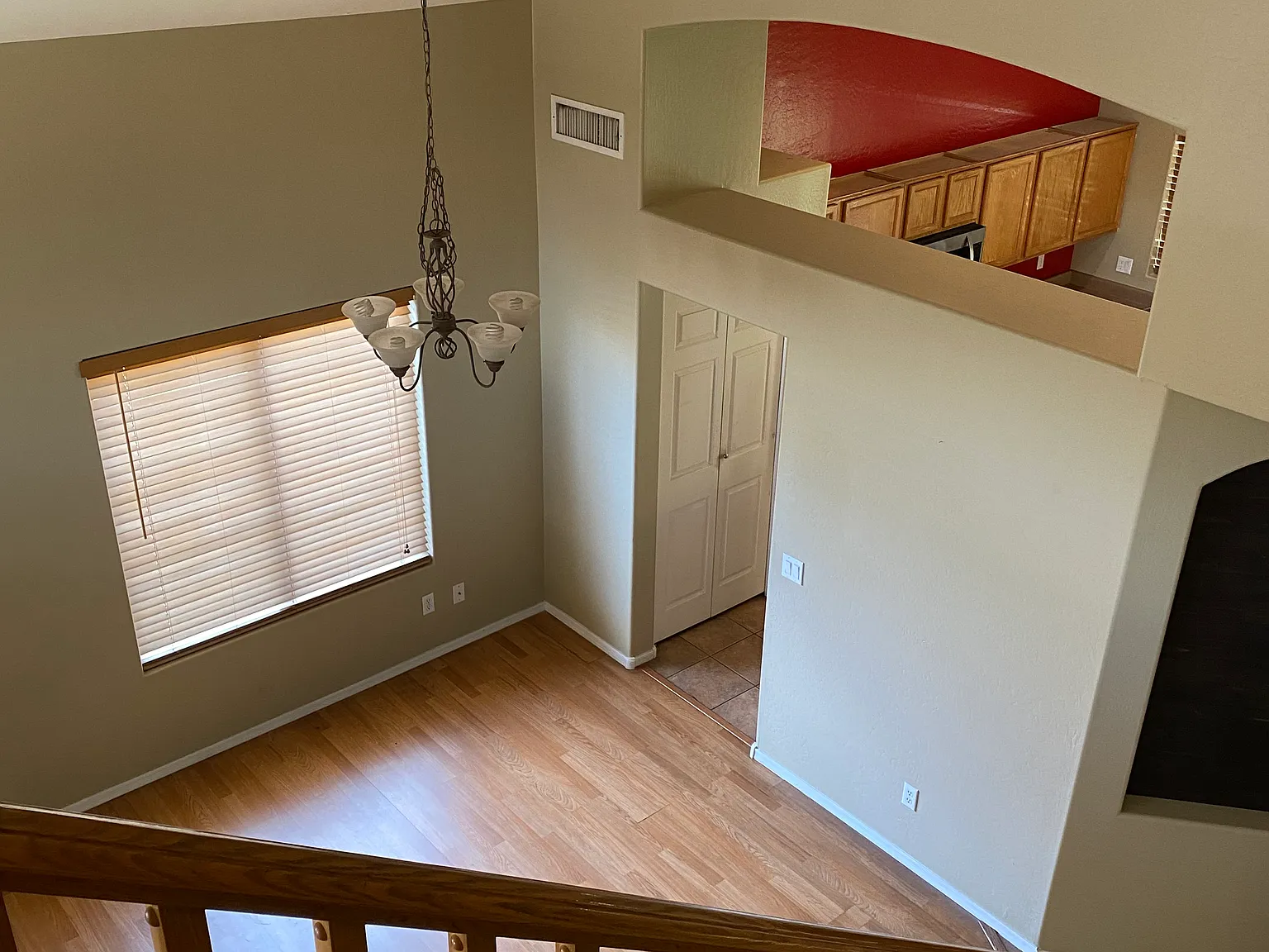 4 bed, 2138 sqft, $2,400 — Photo 3