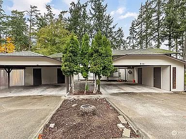 1st image of 850 SW Harrier Cir APT 3
