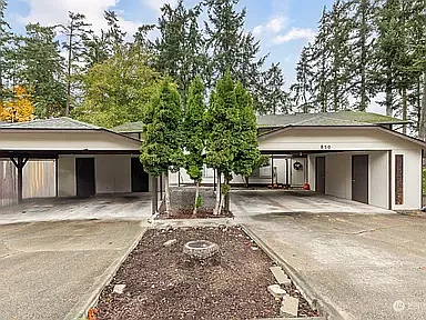 850 SW Harrier Cir #3 Photo 1