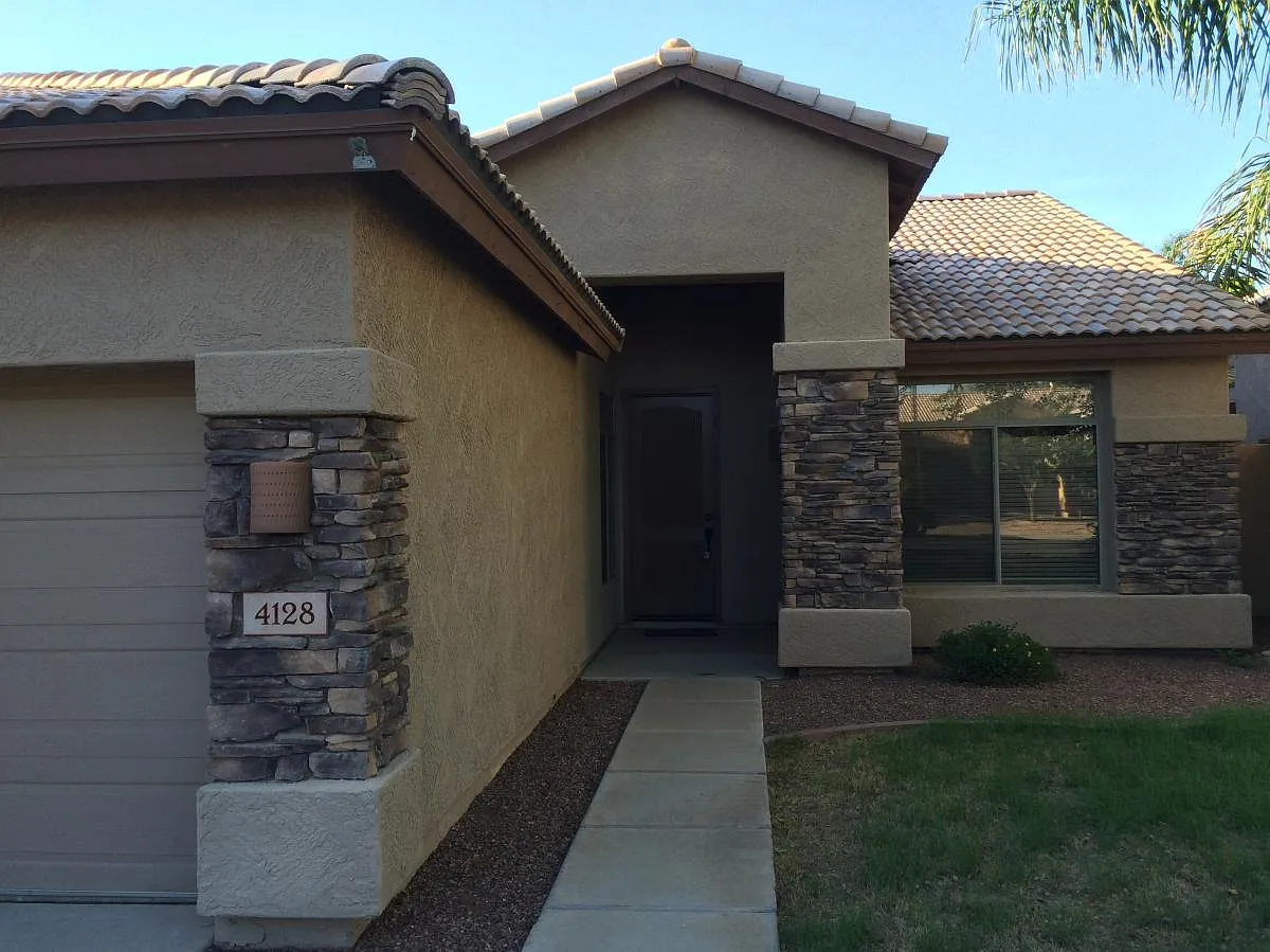 4 bed, 2082 sqft, $2,850 — Photo 3