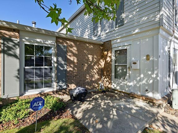 3rd image of 14 Moonbeam Ct