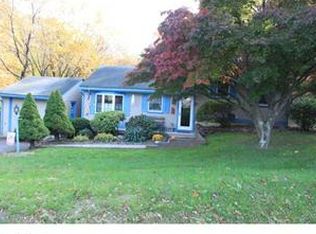 587 Country Club Rd, Middletown, CT 06457