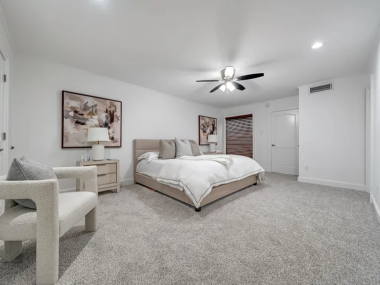 516 S Post Oak Ln #18 — Photo 11