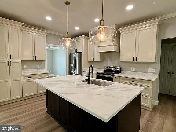 3rd image of 17480 Lighthouse Commons Dr