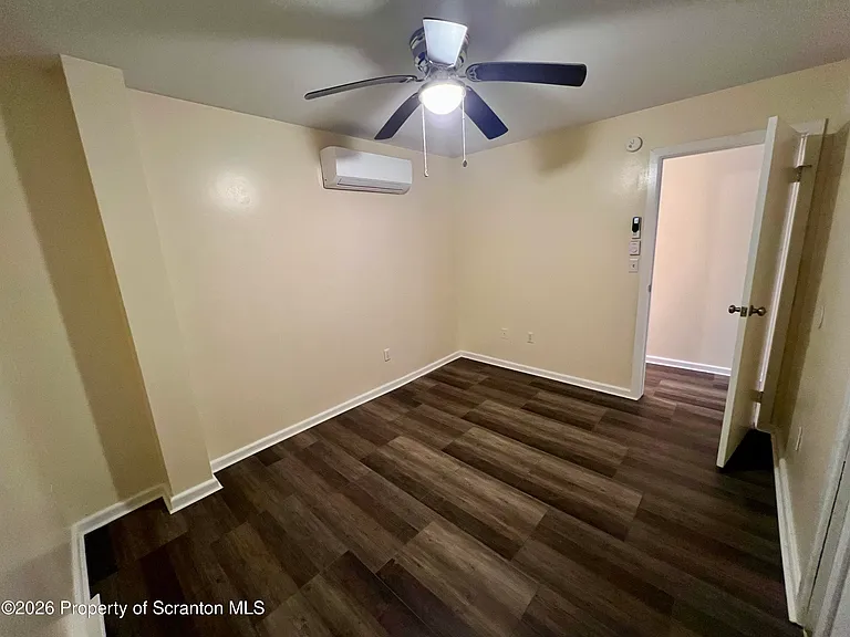 1733 Lakeside Dr — Photo 9