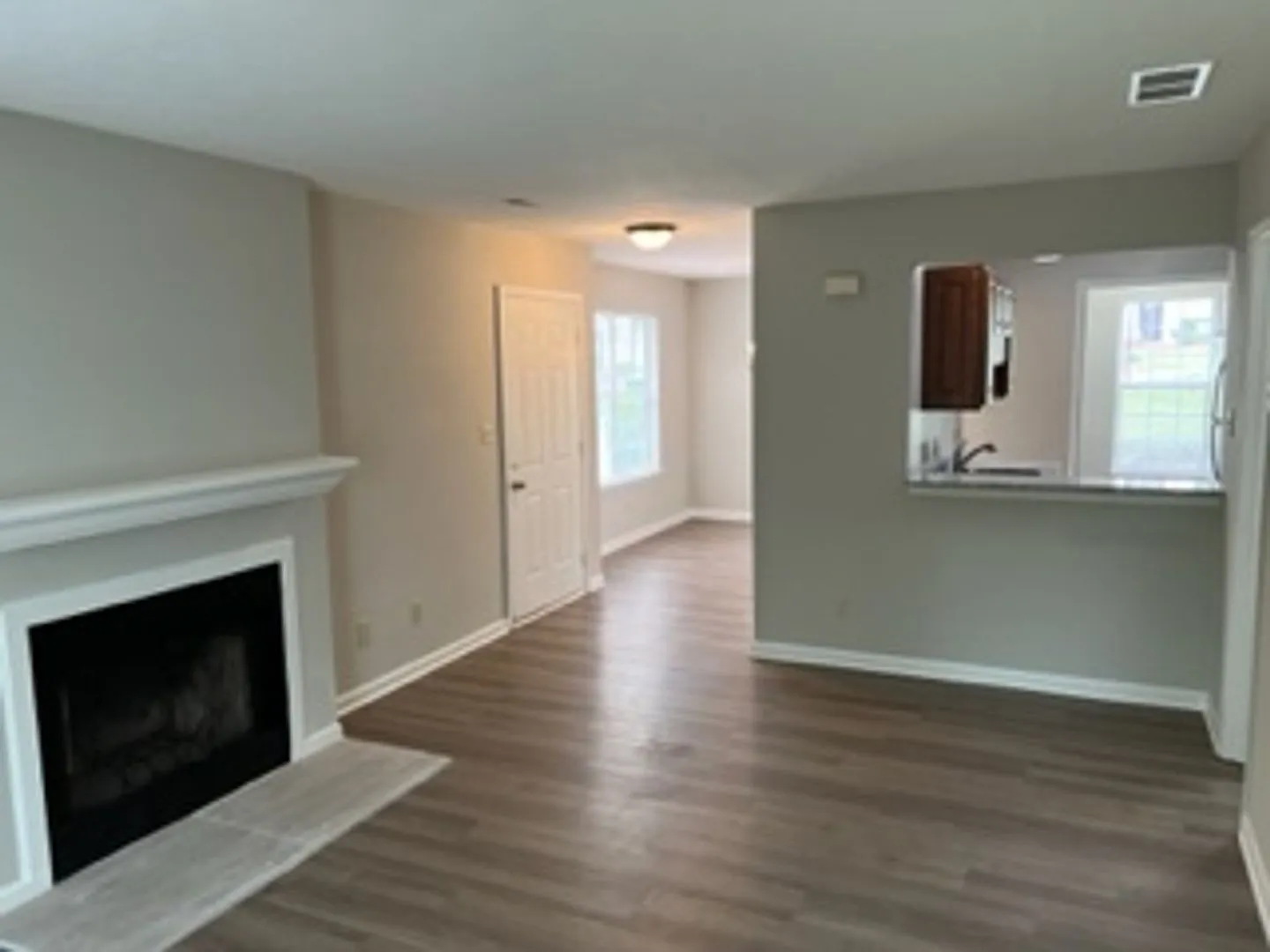 826 A-B Selwyn Place Duplex — Photo 4