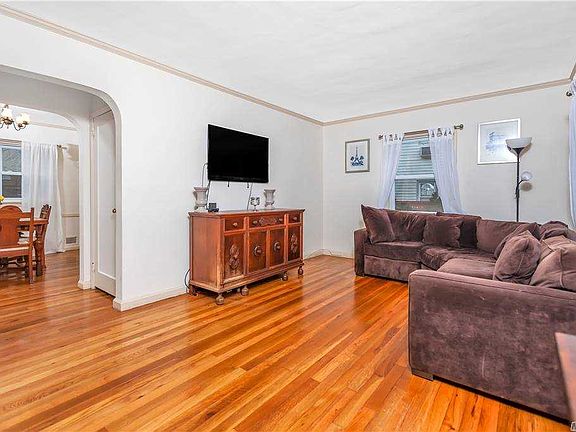 5th image of 928 Barth Dr