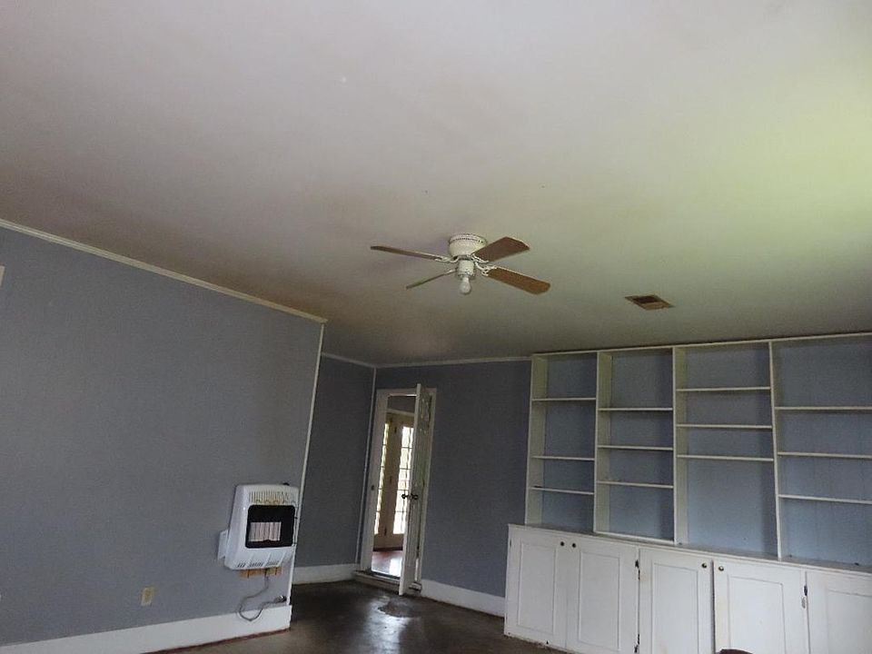 2nd image of 333 Shady Ln