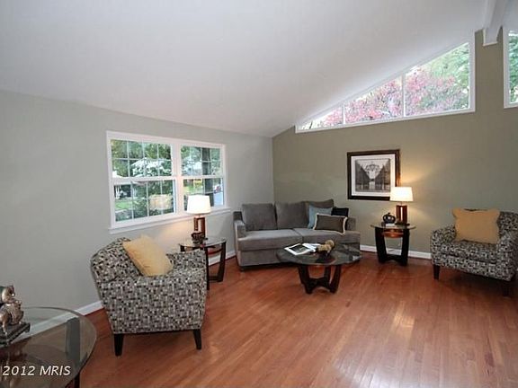 3rd image of 4952 Swinton Dr