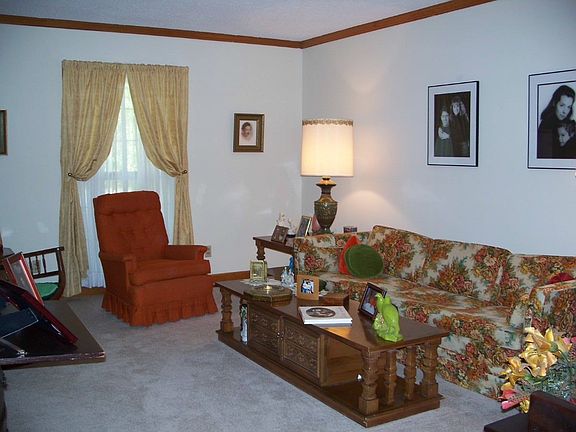 5th image of 86 Elmwood Dr