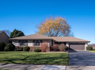 2545 Coach And Surrey Ln, Aurora, IL 60506