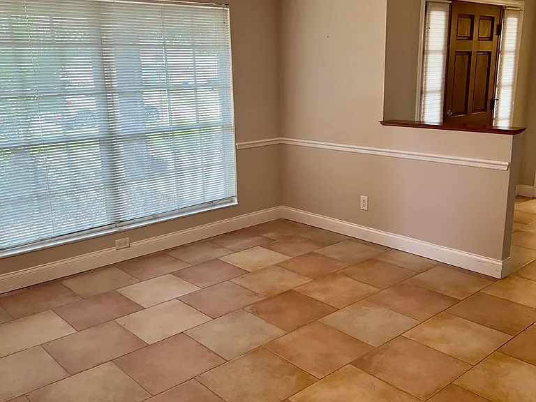 2372 Windham Dr — Photo 9