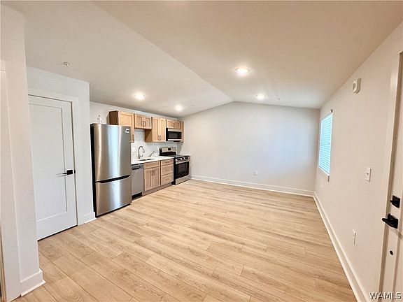 4th image of 219 Greensboro Ave #2204