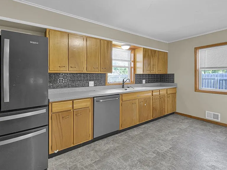 535 Wallace St — Photo 5