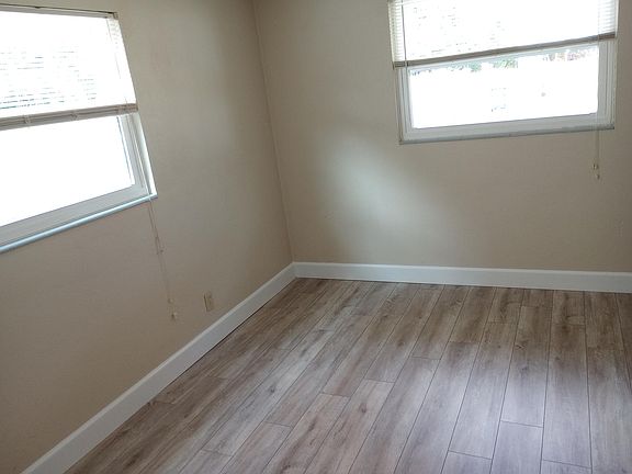 5th image of 123 15th Ave N Unit 123
