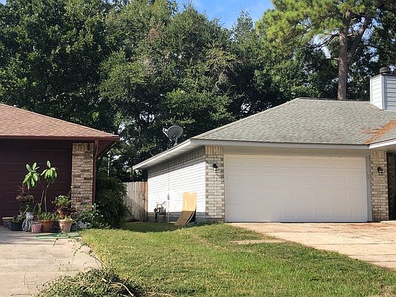 3rd image of 2410 Old Oak Ln
