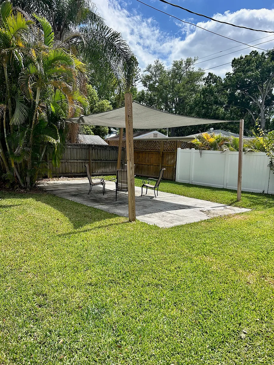 Building Photo - 3609 E Royal Palm Cir