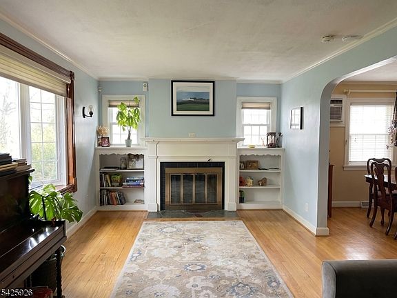 2nd image of 1386 Beverly Rd