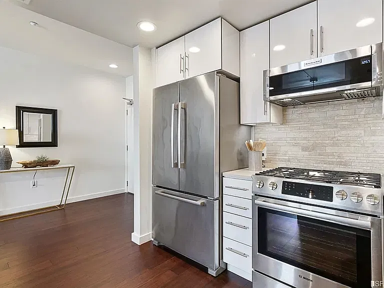 501 Hudson Ave — Photo 2