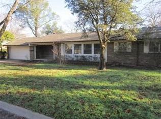 919 Surry Place Dr, Cleburne, TX 76033