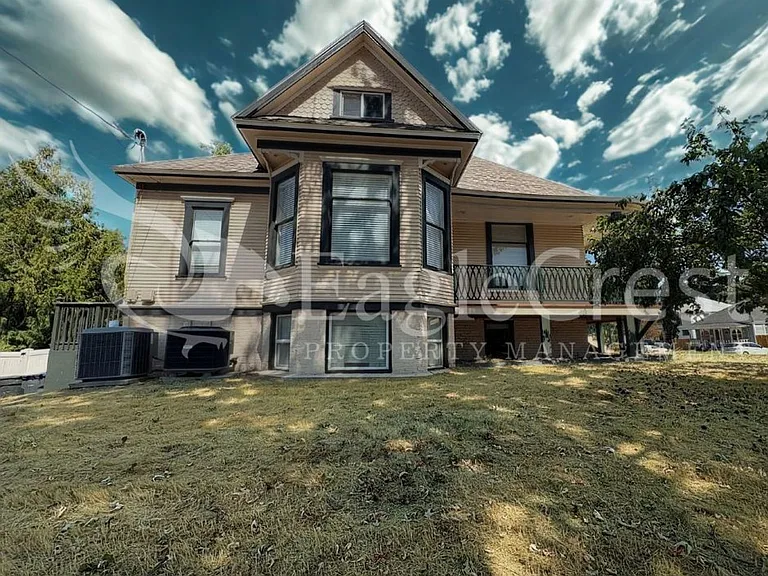 603 E Cherry St — Photo 2