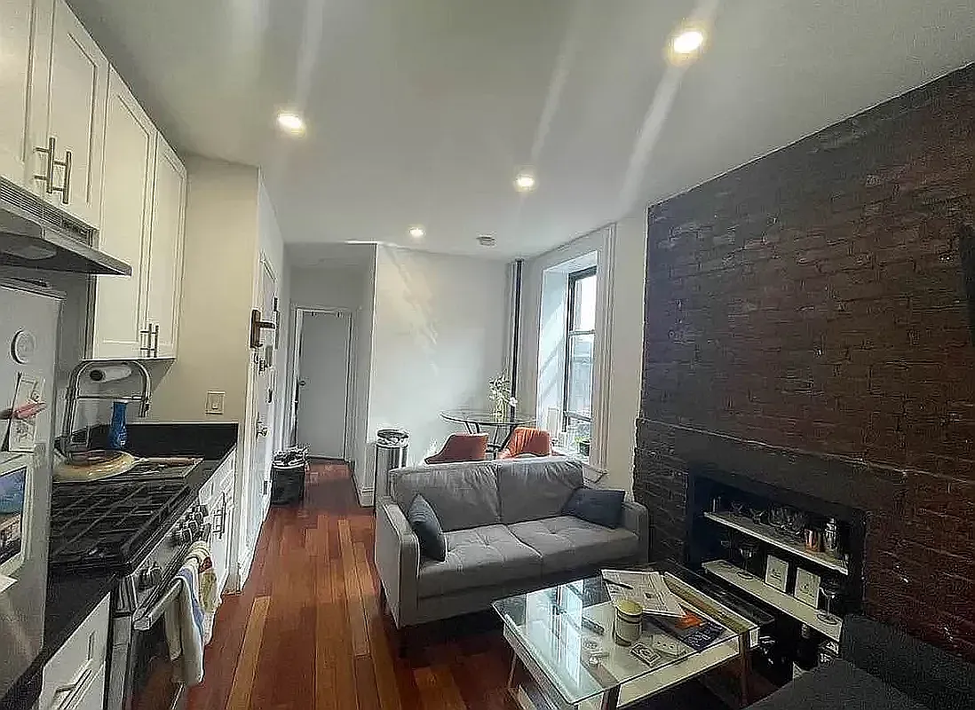 Building Photo - 513 E 5th St #7C
