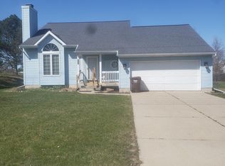 1033 N Creyts Rd, Lansing, MI 48917