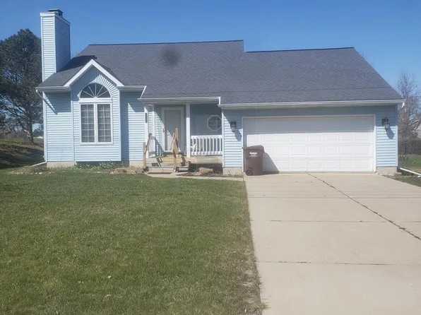 1033 N Creyts Rd, Lansing, MI 48917