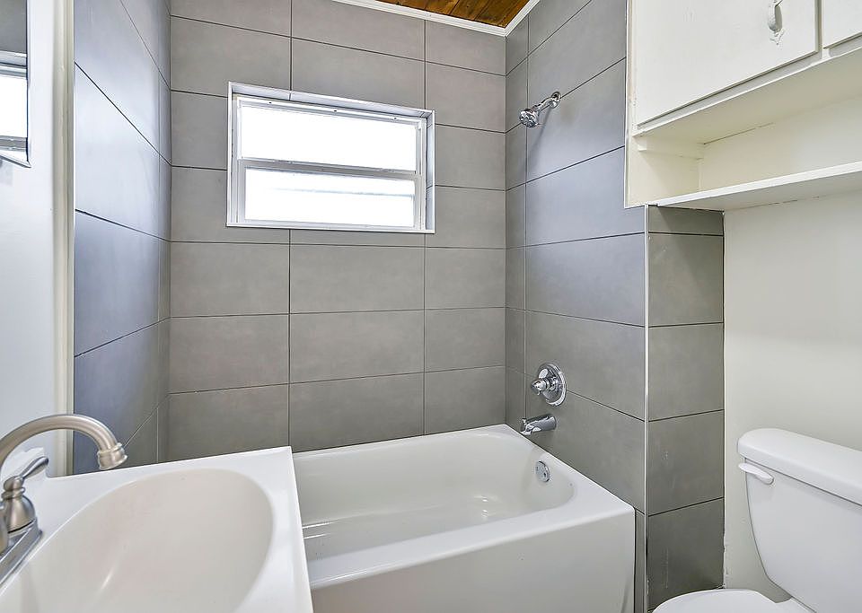 1st image of 1201 5th St NE #425