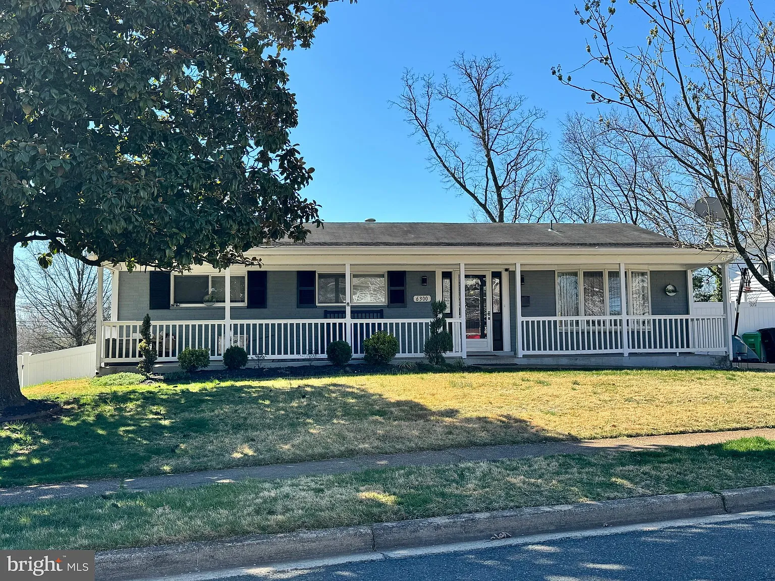 6 bed, 3.0 bath, 1316 sqft, $4,000 — Photo 2
