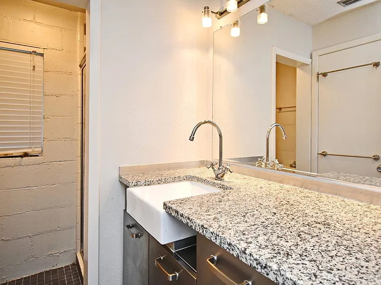 1222 Illinois St — Photo 14