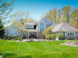 18680 Devonshire Ln, Chagrin Falls, OH 44023