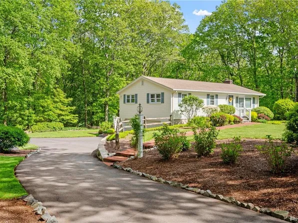 70 High Ridge Dr, Cumberland, RI 02864