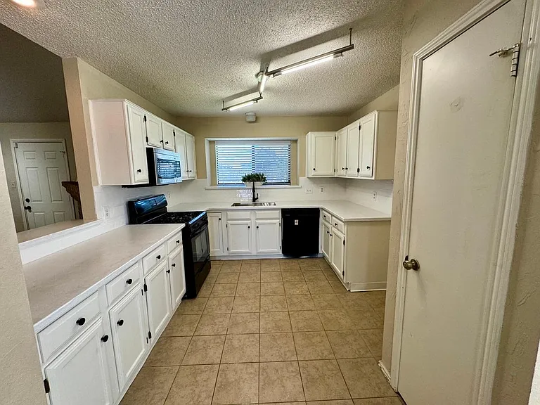 5028 Coker Dr — Photo 9